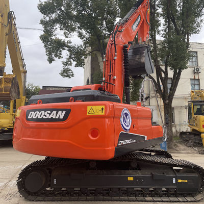 ট্র্যাক মুভিং টাইপ Doosan DX225 Excavator আপনার নির্মাণ প্রকল্পের জন্য চমৎকার কর্মক্ষমতা এবং নির্ভরযোগ্যতা